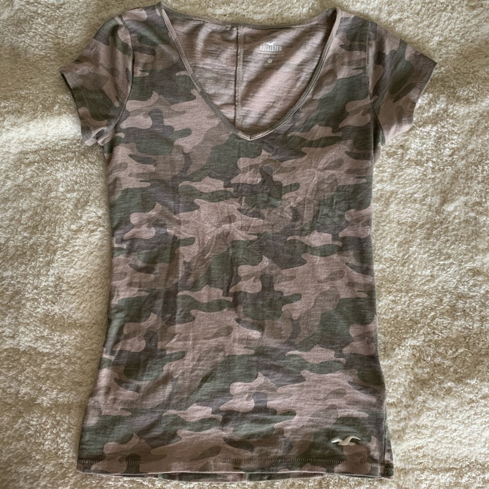 Hollister XS Camo shirt